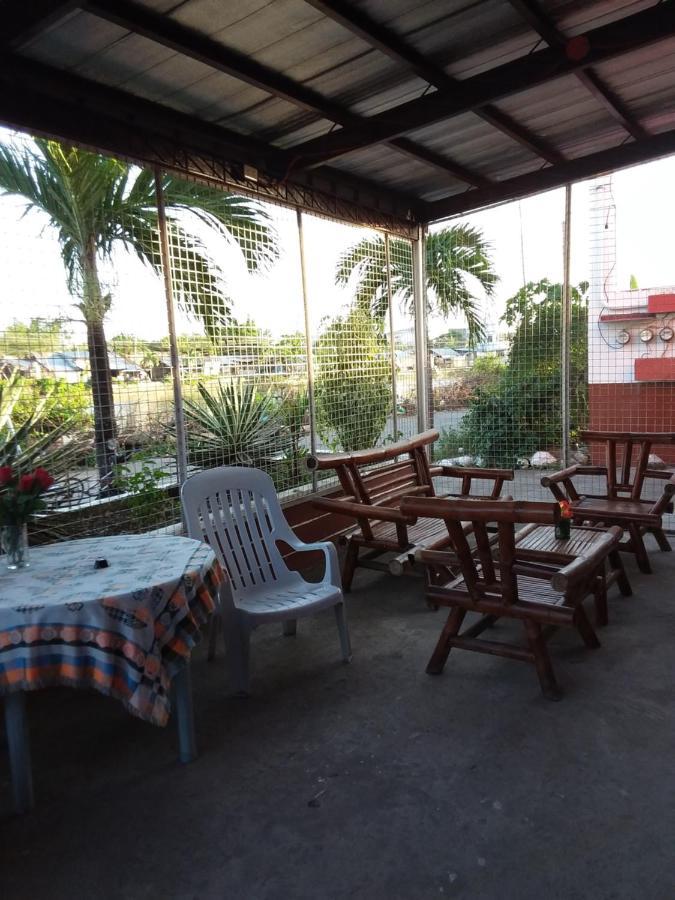 Pete'S Inn Рохас Сити Екстериор снимка